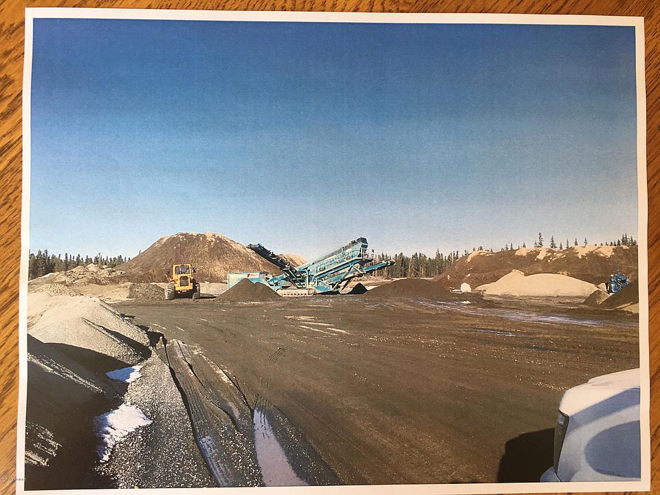1st image of 695 Gravel St