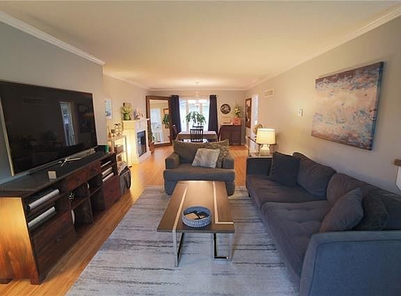 3rd image of 8409 Greenbrier Dr