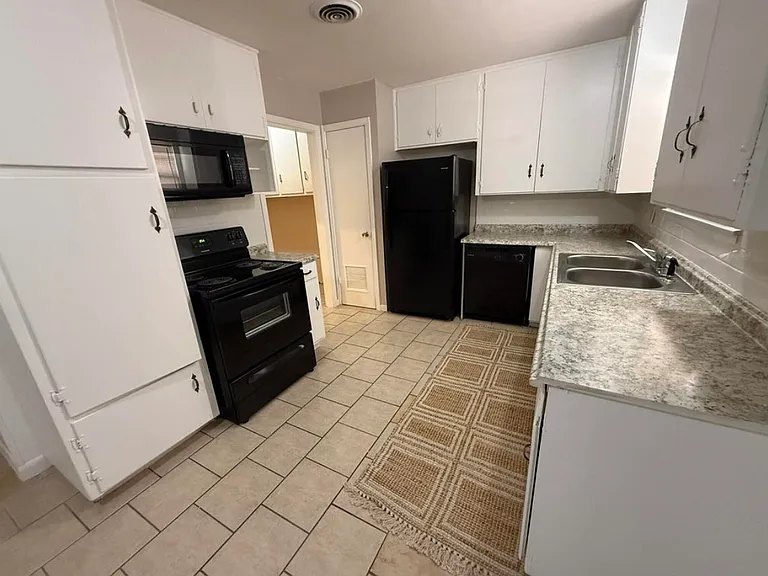 5116 46th St — Photo 3