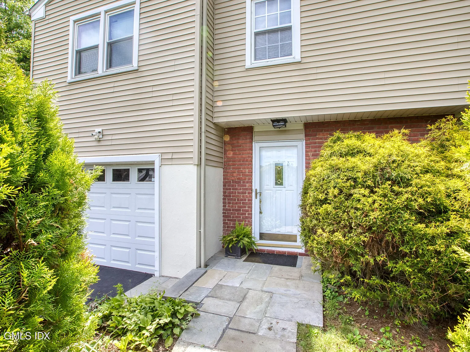 3 bed, 2.5 bath, $6,500 — Photo 2