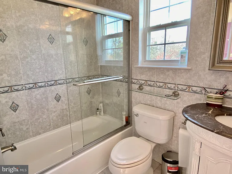 240 William Livingston Ct — Photo 21