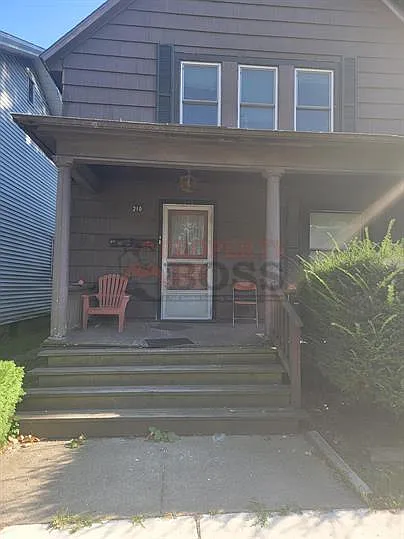 210 Noble St #1/2 — Photo 1