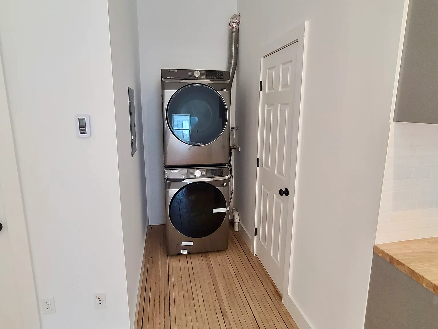 2 bed, 900 sqft, $2,100 — Photo 4