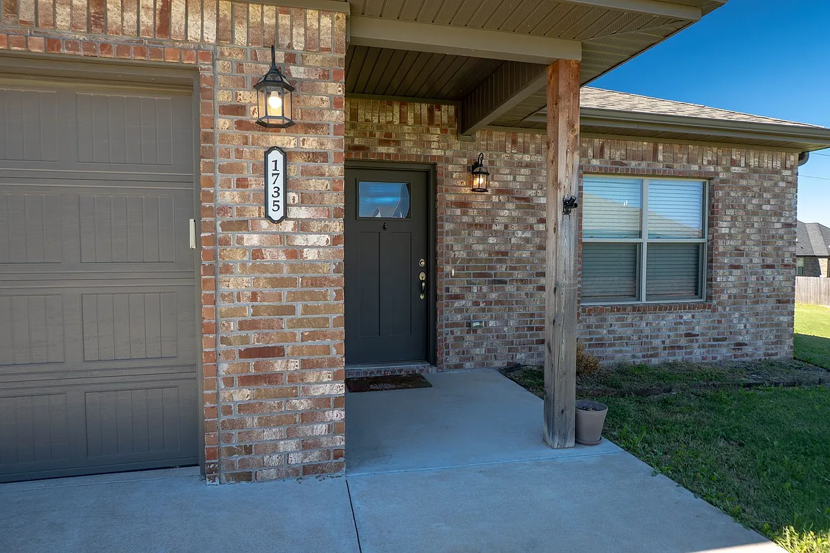 Building Photo - 1735 Booker Cir