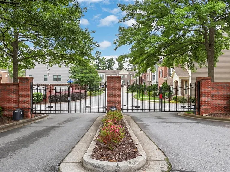 1300 Hopkins Dr — Photo 2