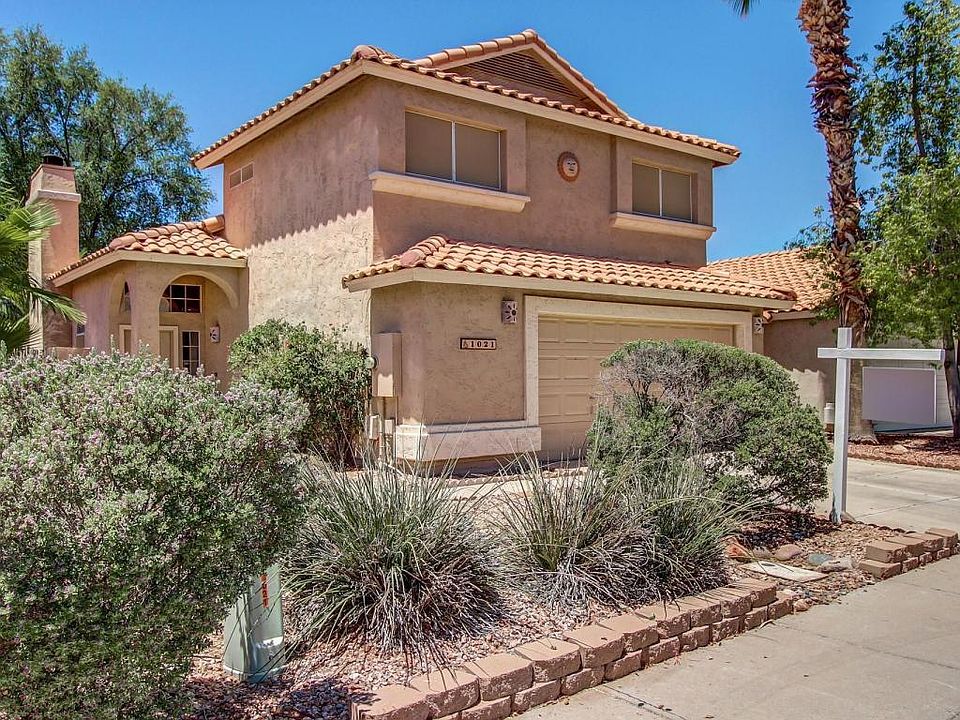 1st image of 1021 W Cantebria Dr