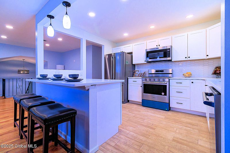 3rd image of 7 Dauphin Drive