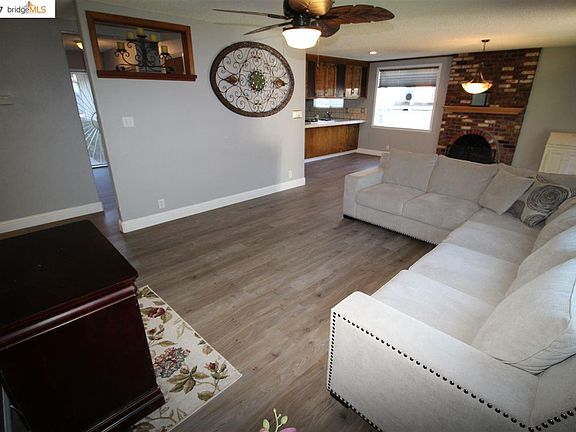 2nd image of 2794 Barcelona Cir