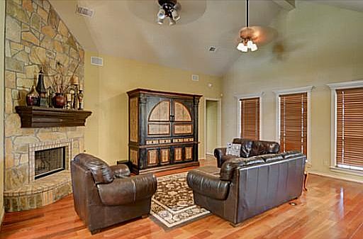 5th image of 18254 Windmill Ct