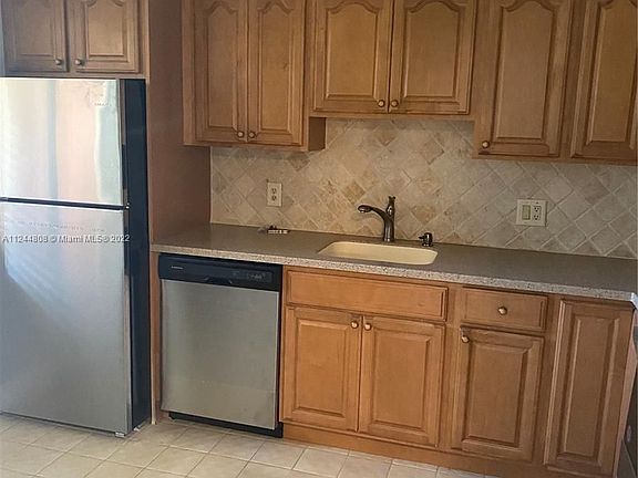 5th image of 389 Lakeview Dr APT 101