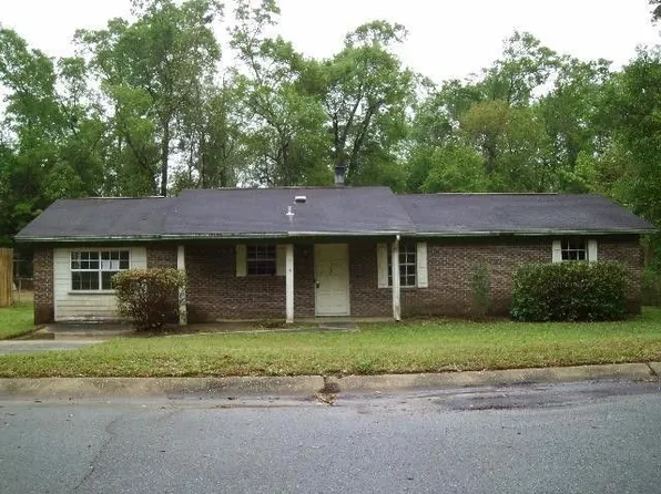 729 El Camino Dr, Cantonment, FL 32533