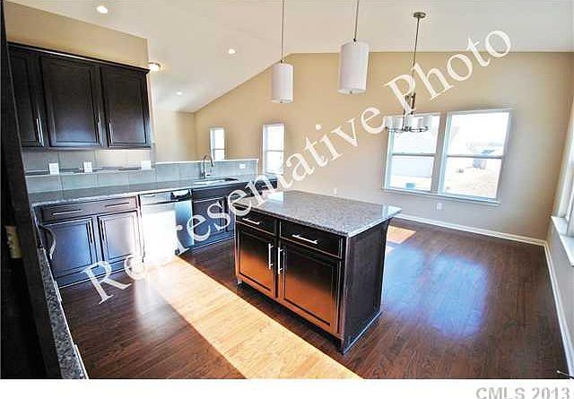 2nd image of 4001 Erskine Ln #105