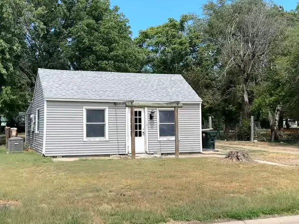 1726 E 2nd Ave, Hutchinson, KS 67501