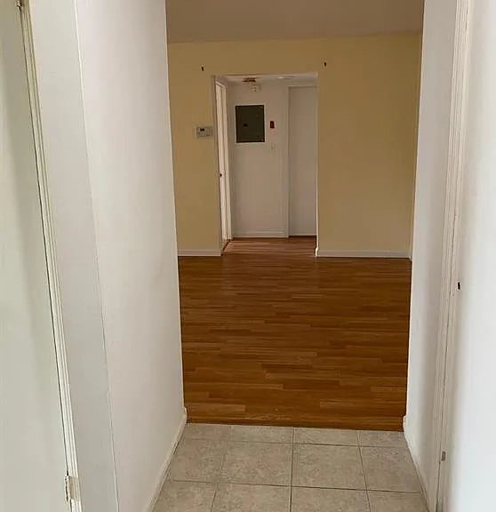 321 Sharon Garden Ct — Photo 2