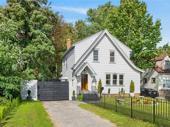 374 Stone Rd, Rochester, NY 14616
