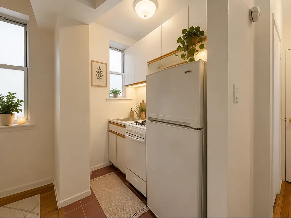 144 E 22nd St #2A