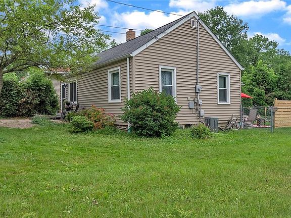 2nd image of 134 Chestnut Ave