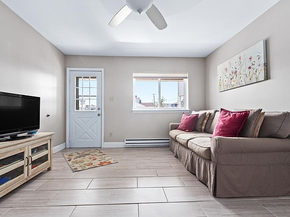 4th image of 141 W Cardinal Rd APT 3