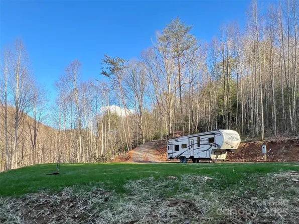 7042 Yellow Creek Rd, Robbinsville, NC 28771