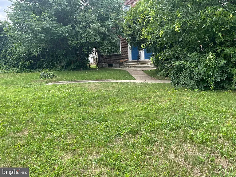 412 E Walnut Ln #3 — Photo 3