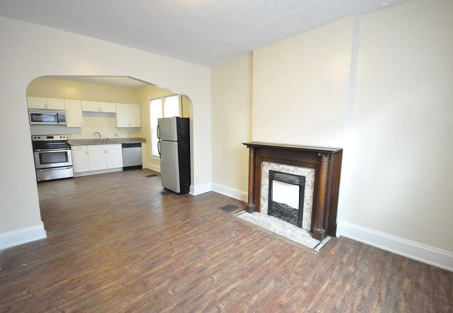 3 bed, 1.0 bath, $1,795 — Photo 3