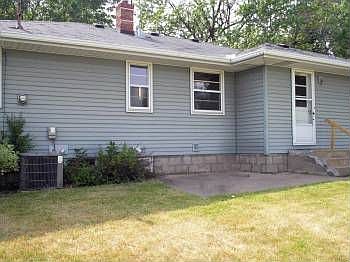 1st image of 913 9th Ave S