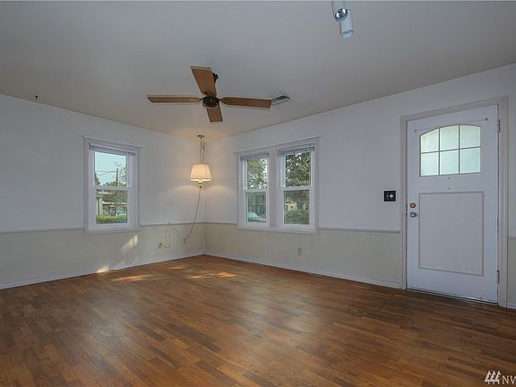 2nd image of 2812 E 9th St