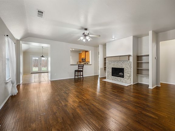 4th image of 132 Birdbrook Dr