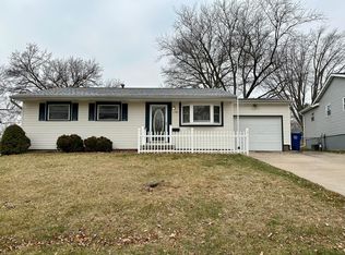 3306 Wakonda Dr, Bettendorf, IA 52722