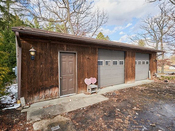 3rd image of 331 Winfield Rd