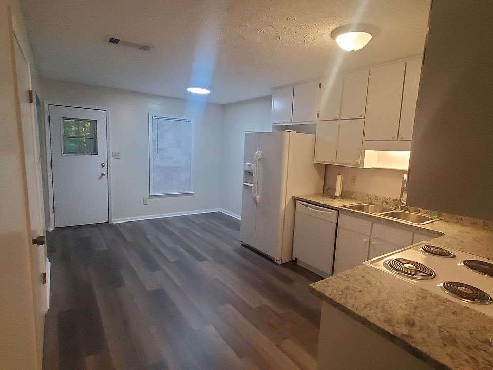 Eat In Kitchen