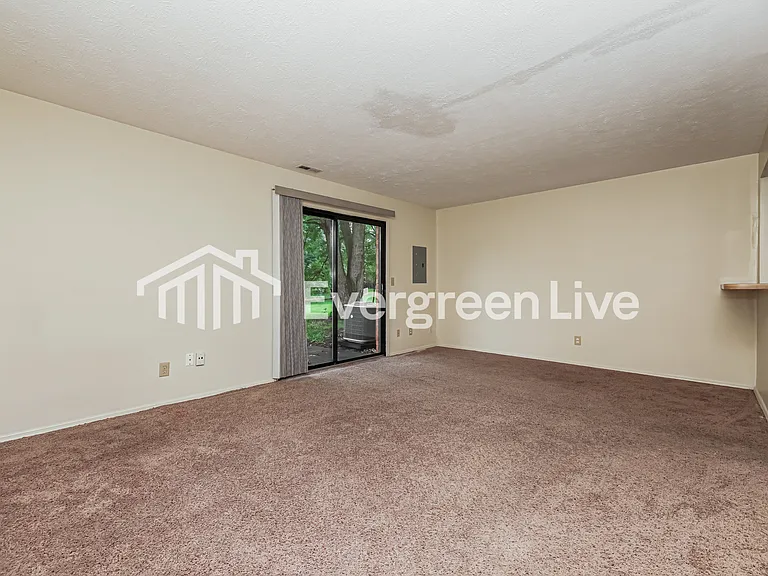 2464 Cross Village Dr — Photo 3