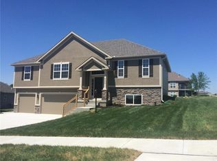 4302 Lake Crest Ct, Saint Joseph, MO 64505