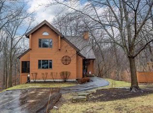 3 Woodway Ct, Galena, IL 61036