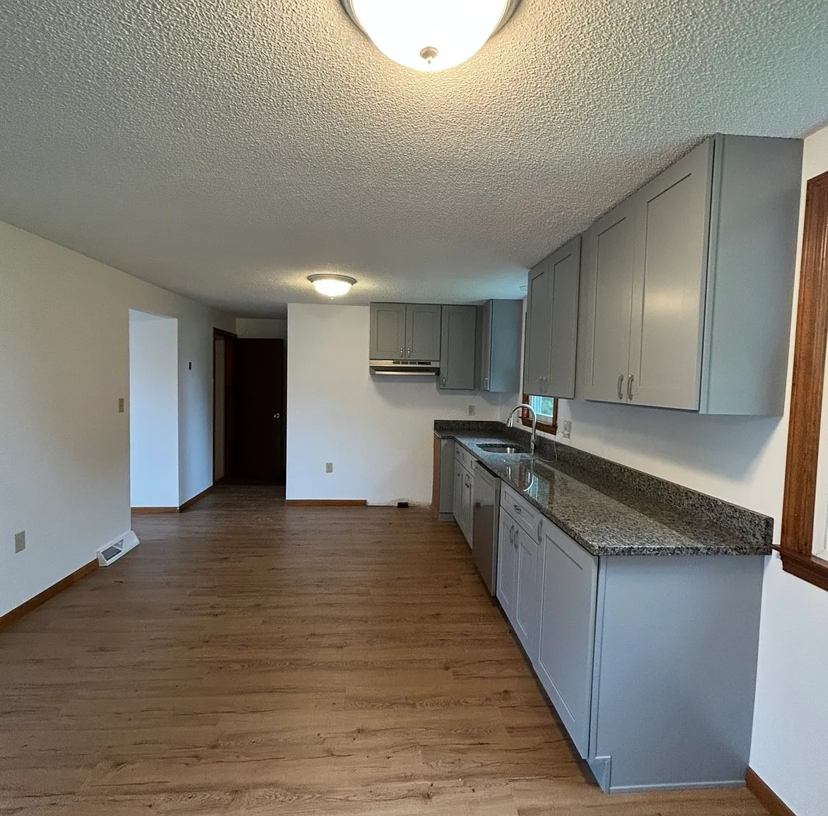 3 bed, 1.5 bath, 1200 sqft, $2,800 — Photo 2
