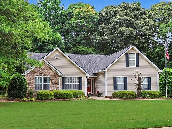 3rd image of 157 Cabots Creek Dr