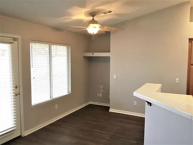 3 bed, 2.0 bath, 1775 sqft, $2,325 — Photo 4