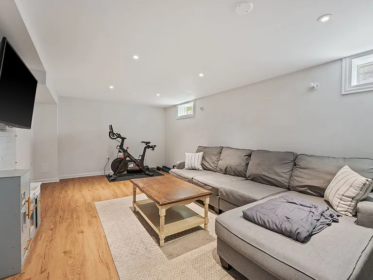 759 Laurel Ave — Photo 24
