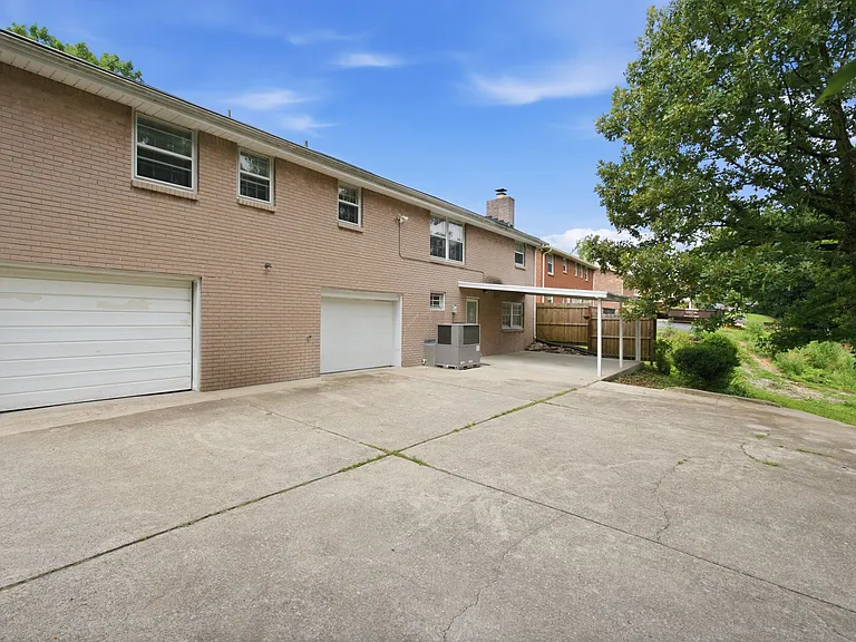 2614 Edge O Lake Dr — Photo 32