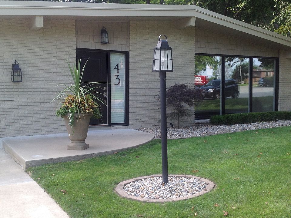1st image of 43 Castle Coombe Dr