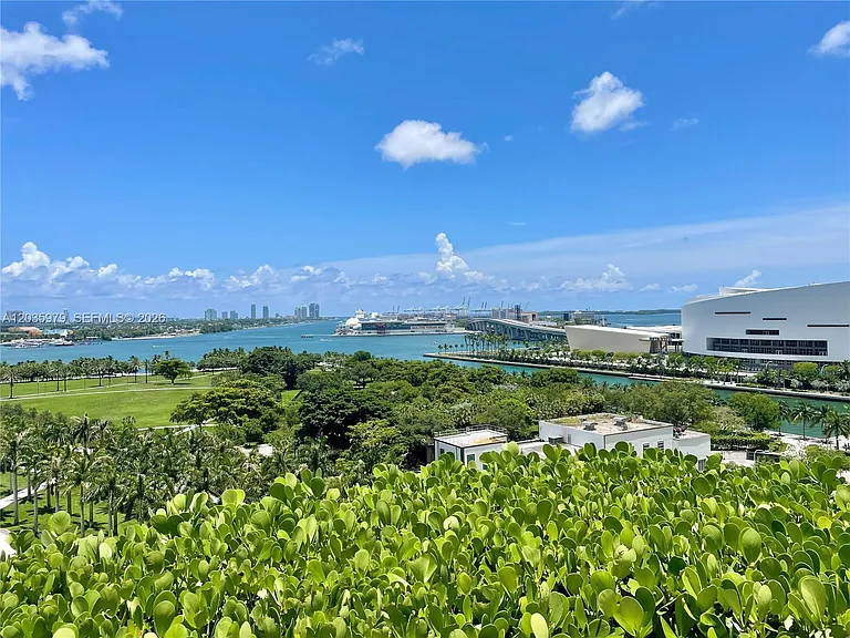 1040 Biscayne Blvd #1105 — Photo 38