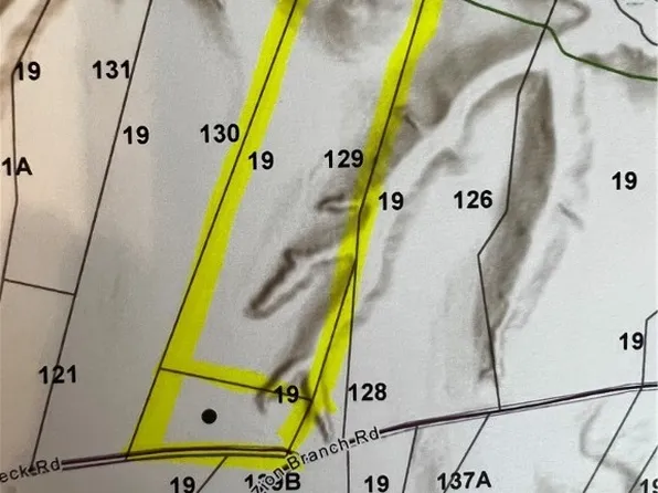 18 E Hickory Neck Rd, Saluda, VA 23149