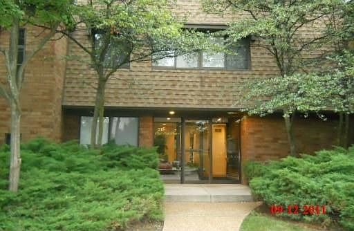 1st image of 70 Old Oak Dr APT 121