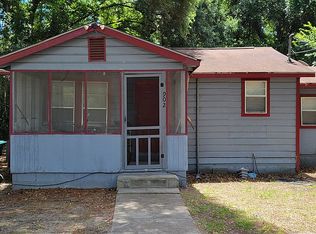 902 Martin Luther King Jr Blvd, Darien, GA 31305