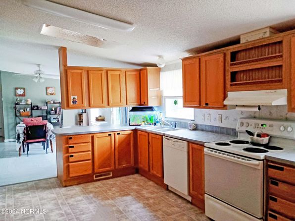 810 Topsail Greens Drive, Hampstead, NC 28443
