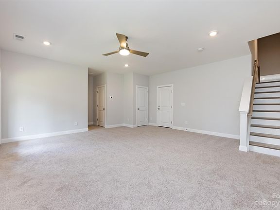 3rd image of 2644 Roseglen Ln