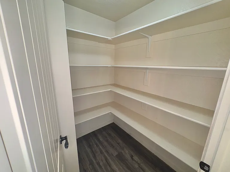 1618 W Brooks St — Photo 13