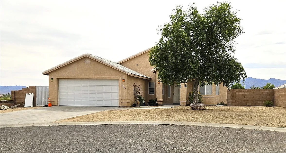 3 bed, 2.0 bath, 1448 sqft, $2,100 — Photo 1