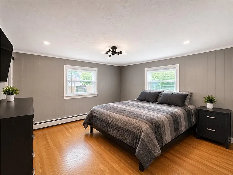 31 Foster St — Photo 6