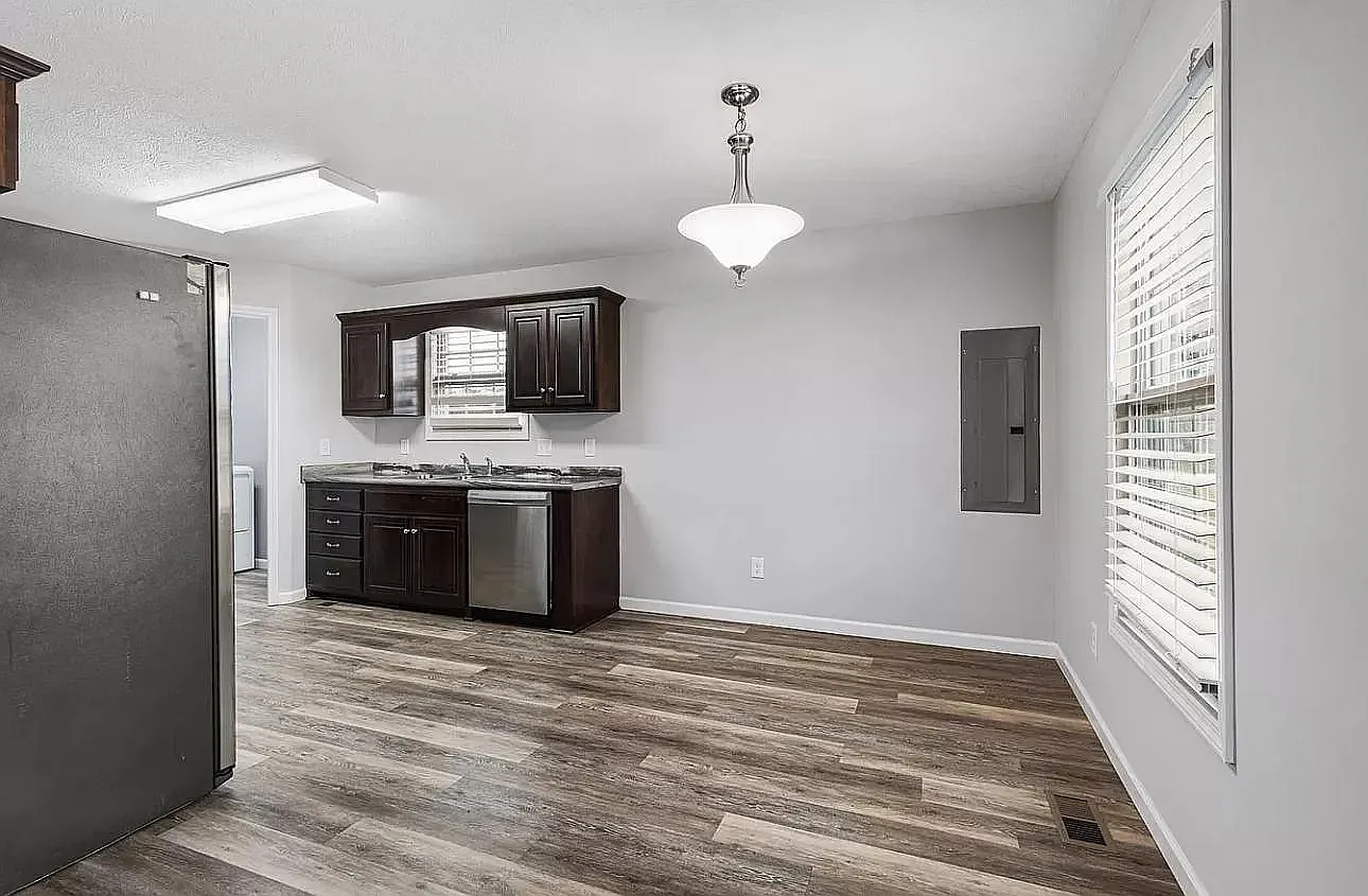 3 bed, 1218 sqft, $1,750 — Photo 2